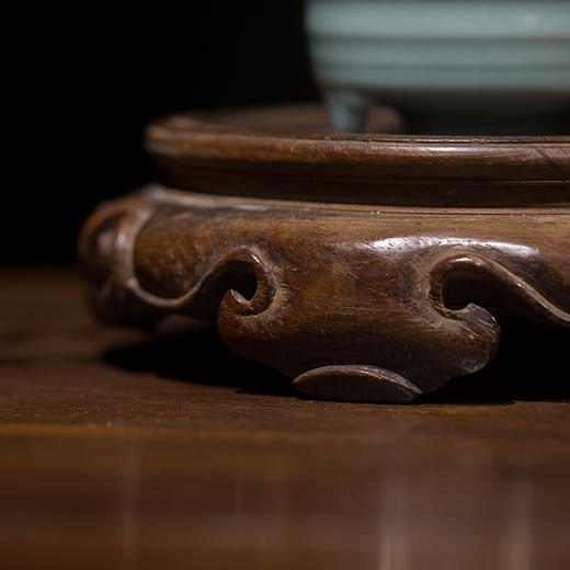 清代  红木云纹三足器座 商品图1