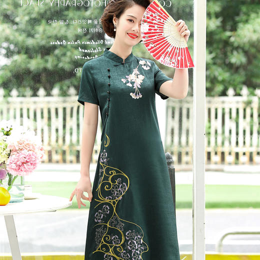 WZNH-YIZX8003纯色绣花连衣裙仿真丝大码显瘦中老年妈妈装 商品图2