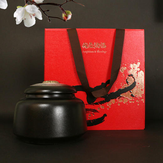 礼盒一套60元, 一件6套 ,一件360元,飞墨纳福红色单罐茶叶礼盒容量约