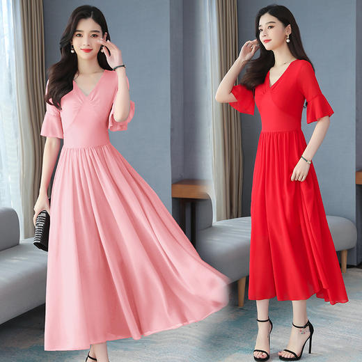 新款时尚v领显瘦长款过膝大摆纯色过膝连衣裙货号yh652535