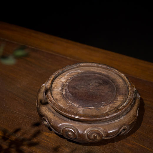 清代  红木云纹三足器座 商品图2