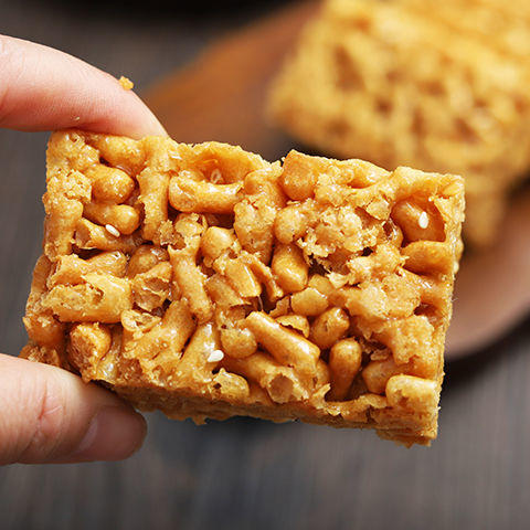 老式硬脆沙琪玛 口口酥脆 色泽油亮 香酥微甜 浓郁芝麻香