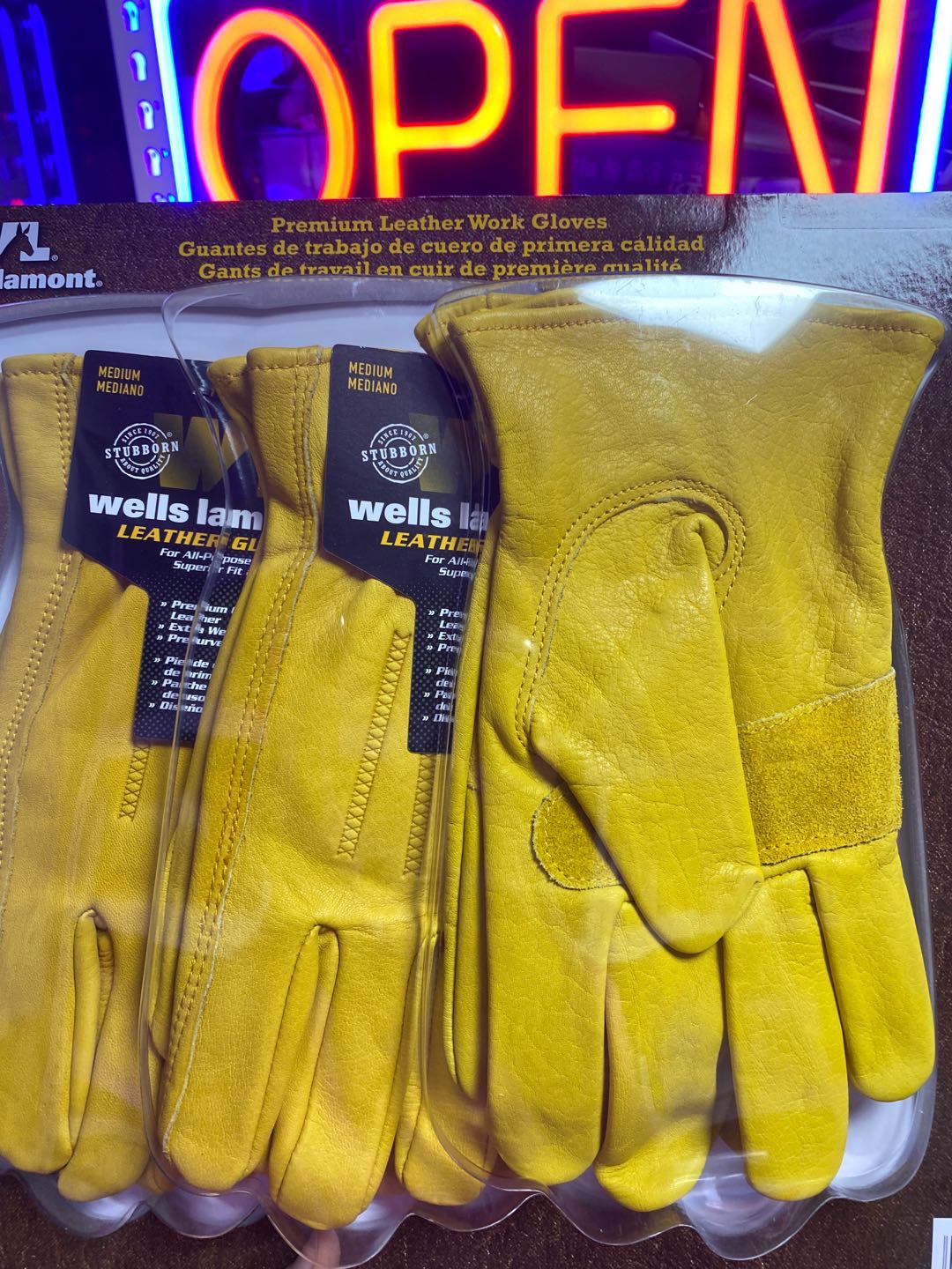 世界上最贵的手套图片