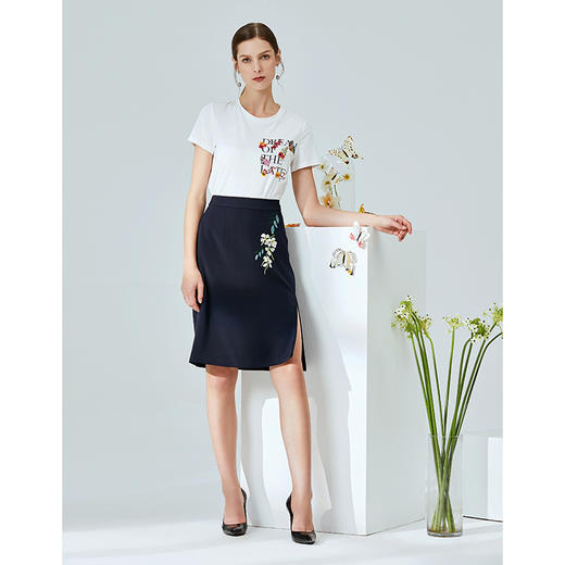 EITIE爱特爱夏季新款时尚百搭基础打底舒适弹力圆领印花T恤女B2013426 商品图2