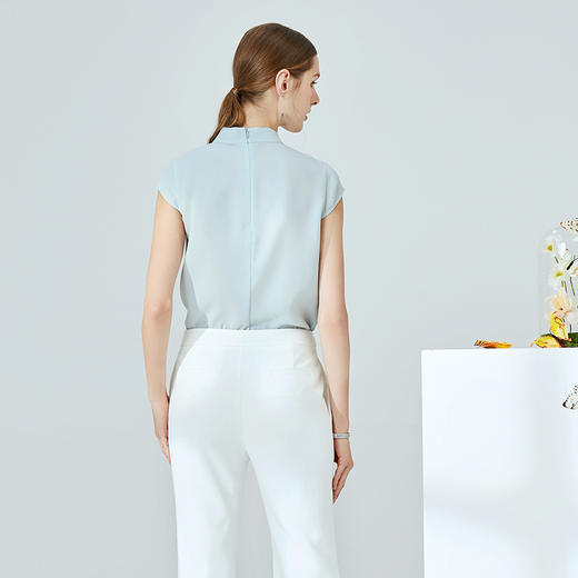 EITIE爱特爱夏季新款时尚通勤立领压褶包肩袖小上衣女薄B2013422 商品图3