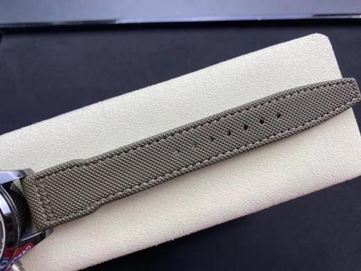 ZF 万国IWC飞行员系列TOP GUN海军空战部队MIRAMAR计时腕表荣耀出场
【表壳】腕表尺寸44X16.5mm 高强度陶瓷表壳的使用相对于传统精钢材质更加轻便和坚固，ZF完美还原正品表壳的细腻 商品图9