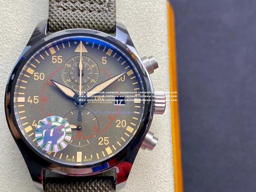 ZF 万国IWC飞行员系列TOP GUN海军空战部队MIRAMAR计时腕表荣耀出场
【表壳】腕表尺寸44X16.5mm 高强度陶瓷表壳的使用相对于传统精钢材质更加轻便和坚固，ZF完美还原正品表壳的细腻 商品图0