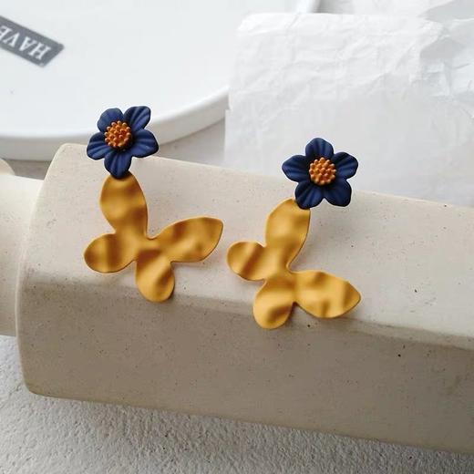 S925 银针典雅蝴蝴蝶形状耳钉 商品图2