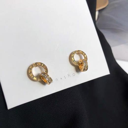 S925 银几何形状轻奢镶钻耳钉 商品图2