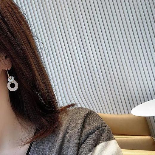 S925 银高级感C字耳钉 商品图2
