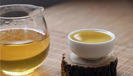 194     易武●凤凰窝古树●女儿茶纪念饼●一公斤●2020年春●今年的春茶料压●送布袋茶架，收藏送礼上上之选 商品图4