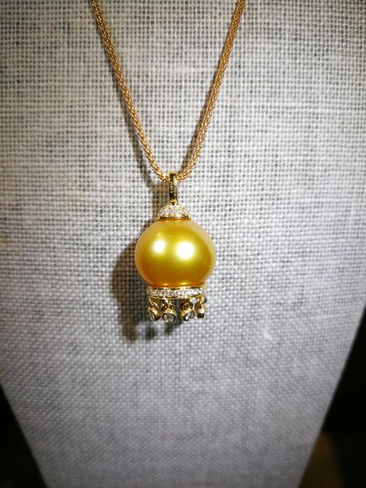 宫灯14.8-16mmMM南洋金珠18K金镶钻石珍珠吊坠 商品图5