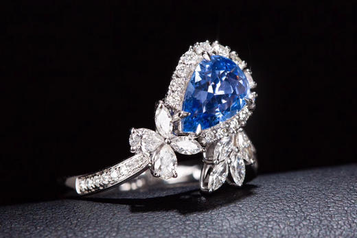 梨形无烧矢车菊戒指y性价比超高的矢车菊蓝宝石戒指喔主石127ct豪华