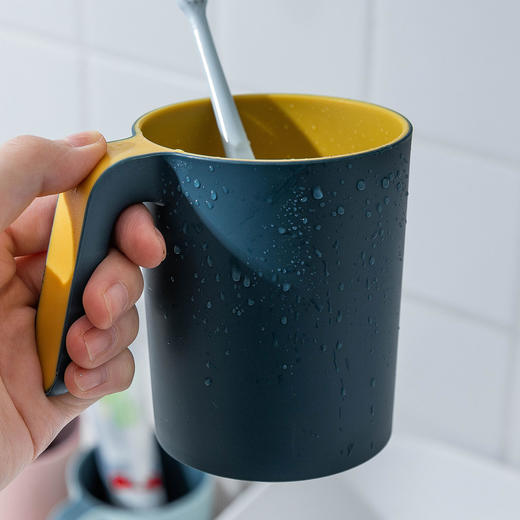 摩登主妇洗漱口杯家用刷牙杯子创意可爱手柄牙缸杯情侣牙刷杯套装