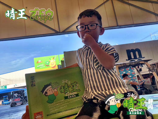 匠心极·晴王葡萄 自带浓郁香气的晴王葡萄🍇 口感香甜，果冻般口感  皮薄而无涩，迷之花香 让人惊艳无比，入口化成一汪蜜。满嘴香甜，瞬间征服你的味蕾！ 商品图2