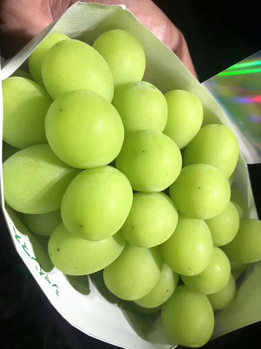 匠心极·晴王葡萄 自带浓郁香气的晴王葡萄🍇 口感香甜，果冻般口感  皮薄而无涩，迷之花香 让人惊艳无比，入口化成一汪蜜。满嘴香甜，瞬间征服你的味蕾！ 商品图5