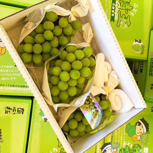 匠心极·晴王葡萄 自带浓郁香气的晴王葡萄🍇 口感香甜，果冻般口感  皮薄而无涩，迷之花香 让人惊艳无比，入口化成一汪蜜。满嘴香甜，瞬间征服你的味蕾！ 商品图0