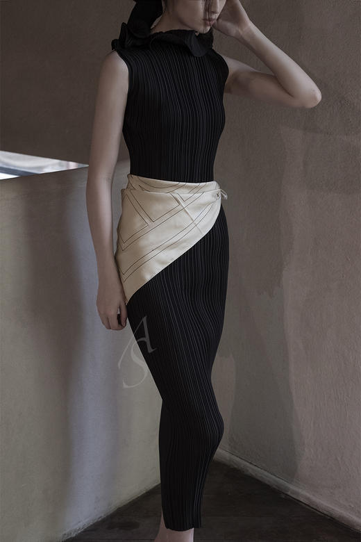 Toteme 黑底白线/白底黑线PANTELLERIA刺绣丝巾 商品图2