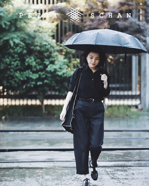 PETIT SCHAN小闪 BAG#002 The Darkness 白天不懂夜的黑 压褶处理工艺 拉丝邮差包 商品图5