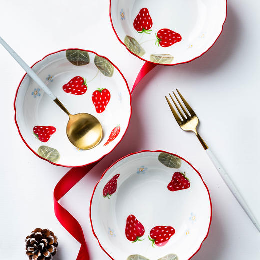 摩登主妇可爱少女心水果沙拉碗家用陶瓷碗早餐碗草莓碗花边甜品碗 商品图0