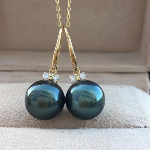 大溪地孔雀蓝珍珠耳钩1011mm正圆强光微瑕表皮光滑细腻18k金镶嵌锆石