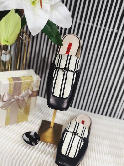 黑白条纹拉菲草拼羊皮穆勒鞋 商品图0