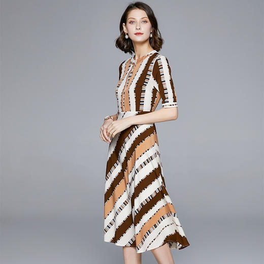 BHS-020104086新款女新款品质款中长款五分袖圆领撞色波点A字裙 商品图1