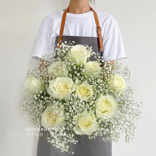 【只对你有感觉】白玫瑰10支 随机赠送白色满天星2-3支 商品图0