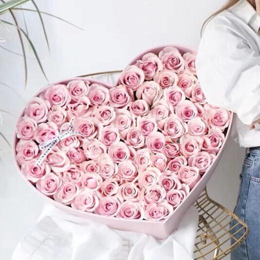 《万千宠爱》超大号99枝粉玫瑰爱心花盒 商品图0