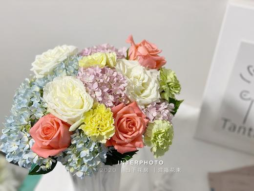 【七里香】粉色小绣球1 蓝色小绣球1 白玫瑰3 粉玫瑰3 绿色康乃馨2 黄色康乃馨2 商品图5