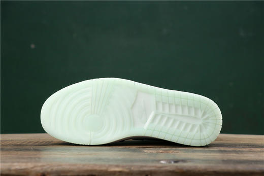 乔丹/Air Jordan AJ1 aj1 乔丹1代 乔1 乔丹1代中帮系列 Air Jordan 1 MID 货号：554724-174 乔1中帮黑白熊猫夜光底 商品图1