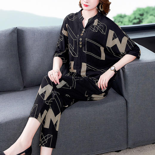 AHM-aswy3045宽松气质大码妈妈装印花长裤V领七分袖两件套 商品图3