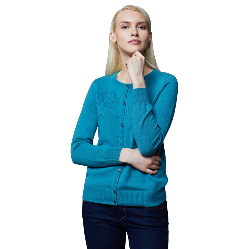 羊绒世家冬新品100%山羊绒圆领开衫女纯色立体提花保暖外搭毛衣