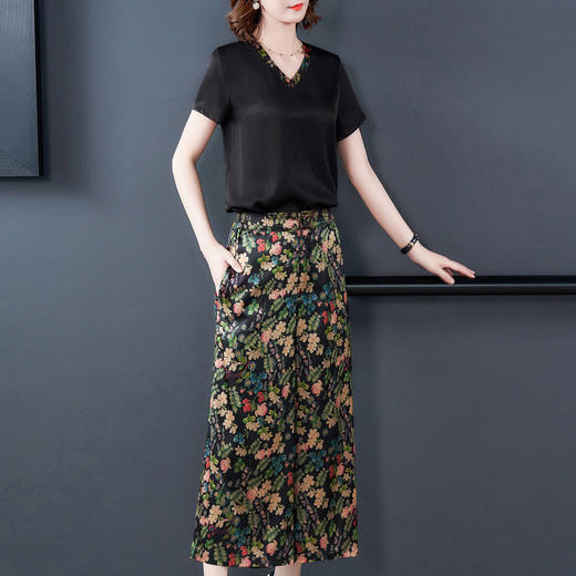 AHM-byfs6851中老年妈妈装时尚洋气V领仿真丝上衣+阔腿裤套装 商品图2