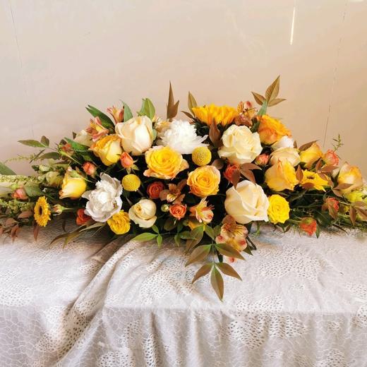 暖色系会议插花