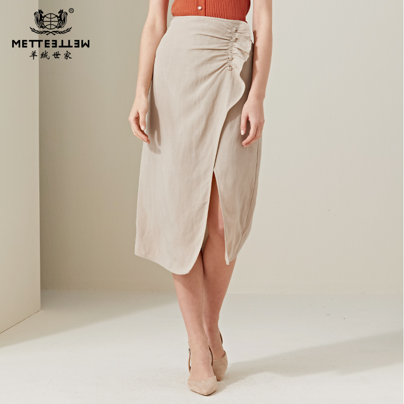 METTE2020夏季新品女士不对称包臀裙时尚纽扣装饰开衩莱赛尔a字裙