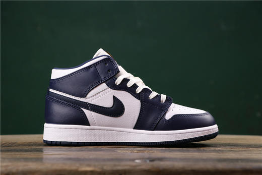 乔丹/Air Jordan AJ1 aj1 乔丹1代 乔1 乔丹1代中帮系列 Air Jordan 1 MID 货号：554724-174 乔1中帮黑曜石 商品图4