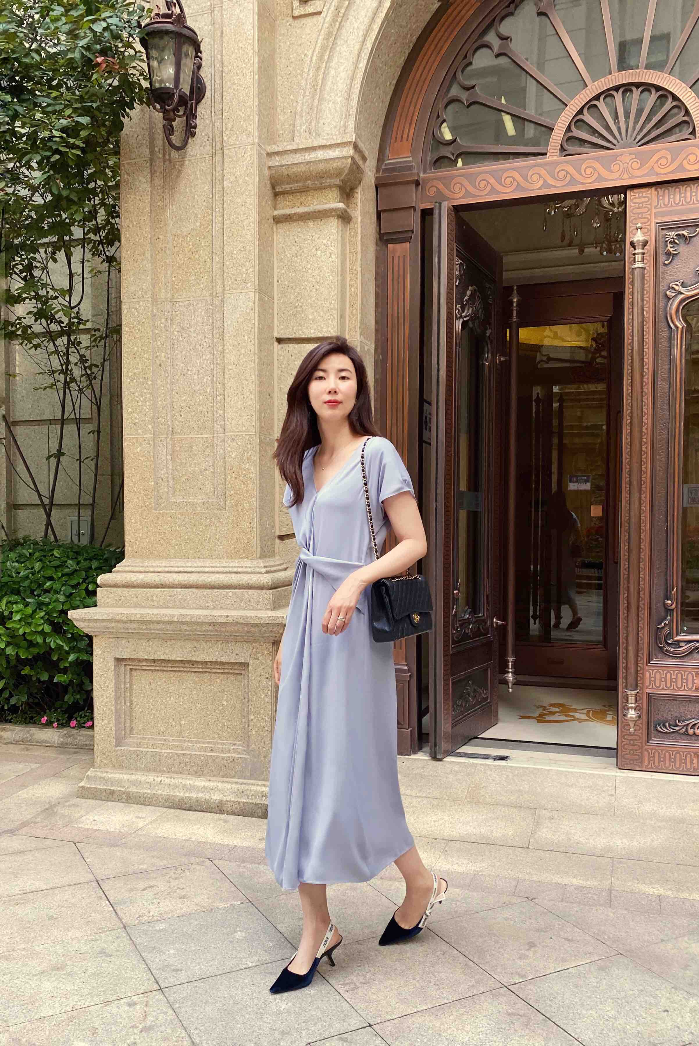 moonty茉兮高级女装定制夕雾蓝v领纽结连衣裙