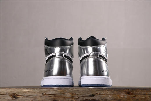 乔丹/Air Jordan AJ1 aj1 乔丹1代 乔1 乔丹1代高帮系列Air Jordan 1 “Pass The Torch”货号：AQ7476-016 乔1伦纳德 商品图1