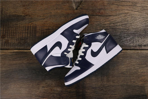 乔丹/Air Jordan AJ1 aj1 乔丹1代 乔1 乔丹1代中帮系列 Air Jordan 1 MID 货号：554724-174 乔1中帮黑曜石 商品图2