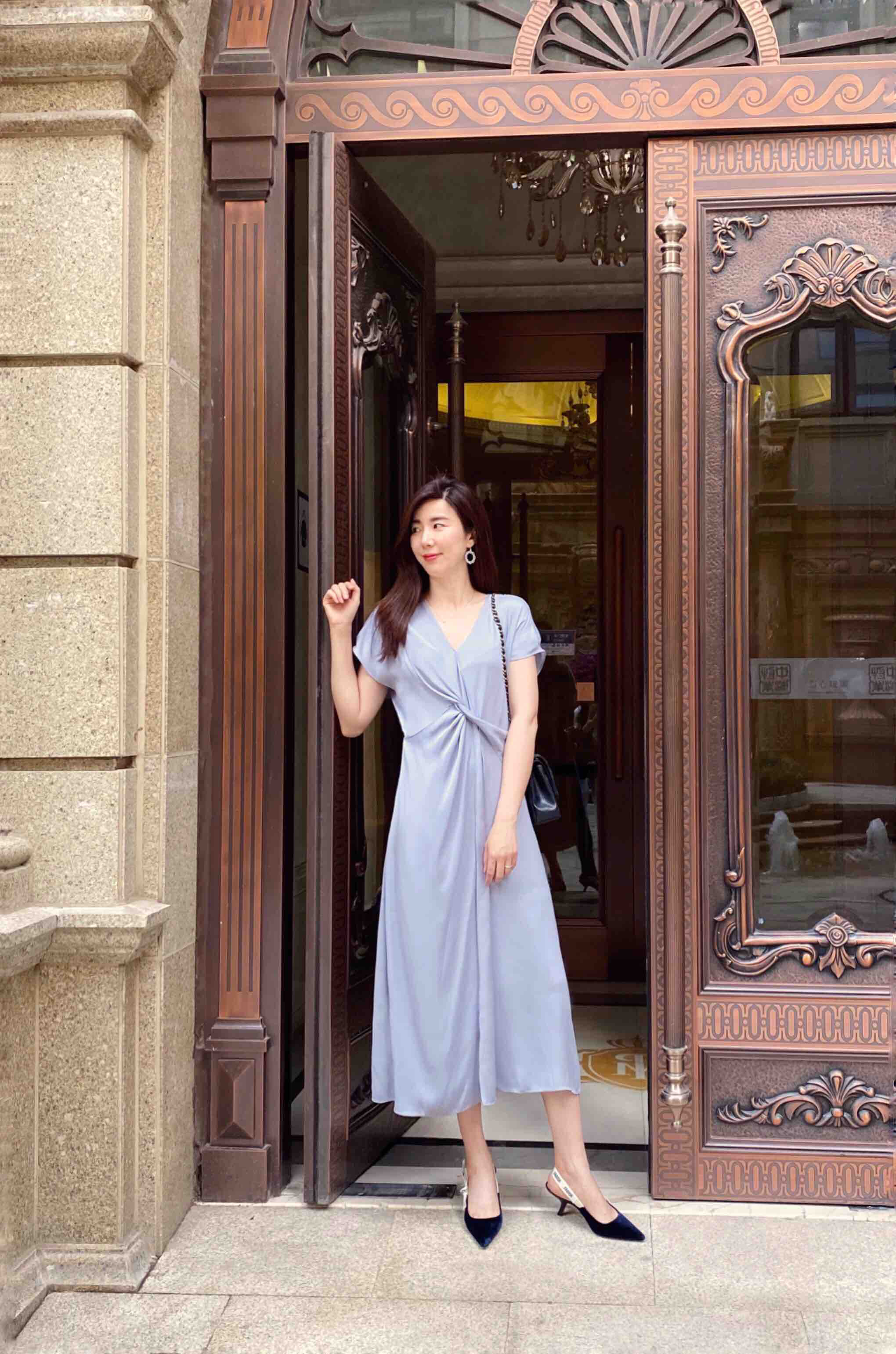 moonty茉兮高级女装定制夕雾蓝v领纽结连衣裙