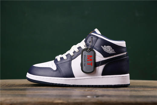 乔丹/Air Jordan AJ1 aj1 乔丹1代 乔1 乔丹1代中帮系列 Air Jordan 1 MID 货号：554724-174 乔1中帮黑曜石 商品图0