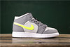乔丹/Air Jordan AJ1 aj1 乔1 Air Jordan   灰黄荧光标 变色龙黑绿松石  白蓝红小闪电 乔1中帮白绿 南海岸青 中帮灰黄荧光标 商品缩略图0