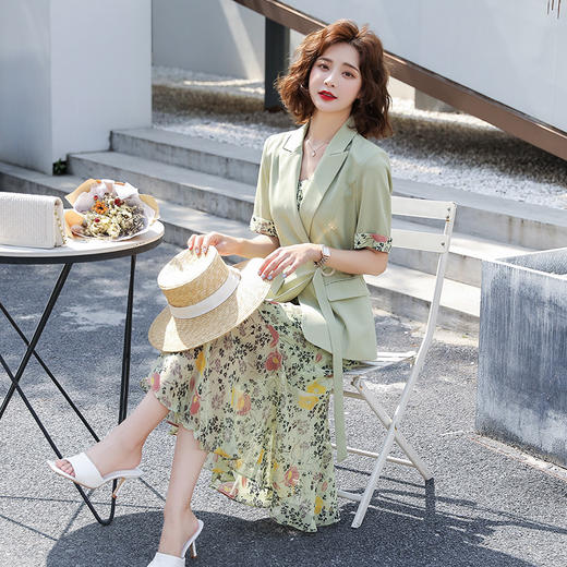 WZNH-OLBN2011新款2020碎花吊带连衣裙+短袖西装外套两件套 商品图3