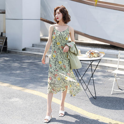 WZNH-OLBN2011新款2020碎花吊带连衣裙+短袖西装外套两件套 商品图0