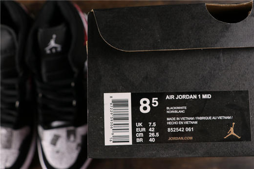 乔丹/Air Jordan  AJ1 aj1 乔丹1代 乔1 乔丹1代中帮系列 Air Jordan 1 MID 冠军 货号：852542-061 乔1中帮涂鸦黑红  黑人月 商品图1