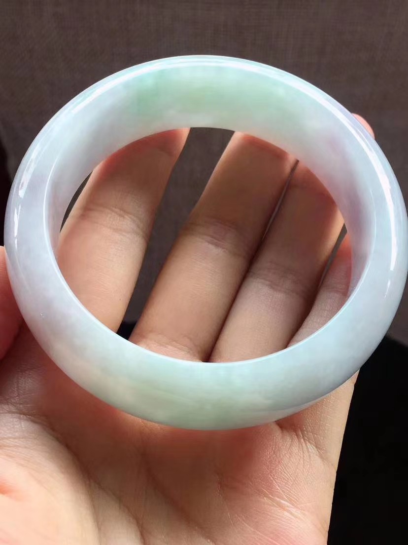 85053 翡翠淡春彩正圈手镯