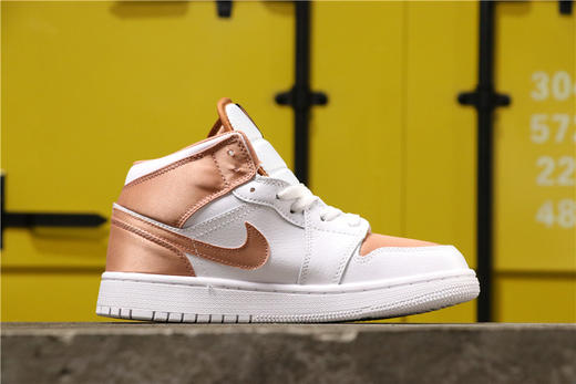 乔丹/Air Jordan aj1 AJ1 乔丹1代 乔1 乔1中帮系列 Air Jordan 1 Low（GS） 货号：555112-190 乔1中帮玫瑰金丝绸 商品图4