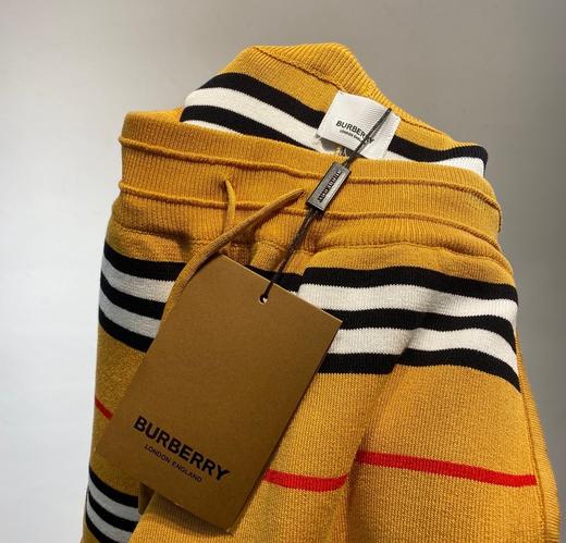 点此购买 巴宝莉男女条纹五分短裤 太146780