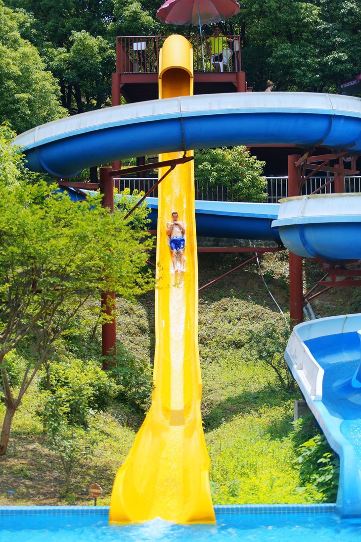 38元抢阿酋湾水上乐园通票大喇叭海浪池海盗水寨绿色生态水城开启玩水